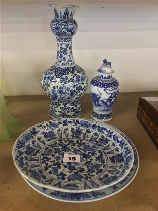 Collection of b/w Delft & Oriential ceramics (4)